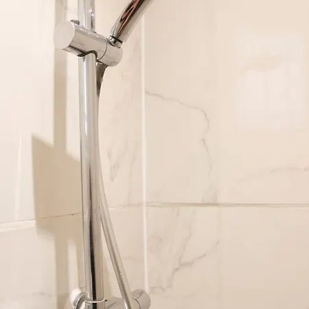 Cozy - Close To Montmartre *