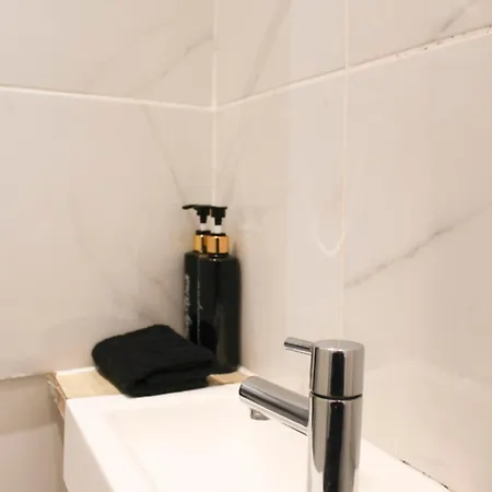 Cozy - Close To Montmartre *