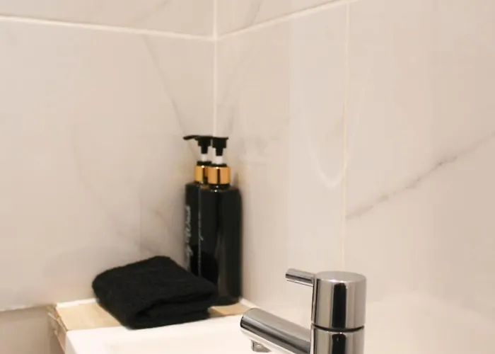 Cozy - Close To Montmartre