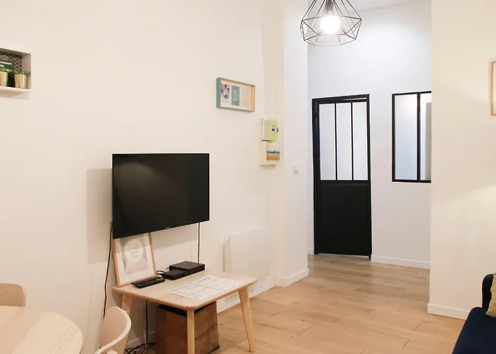 Cozy - Close To Montmartre Apartment