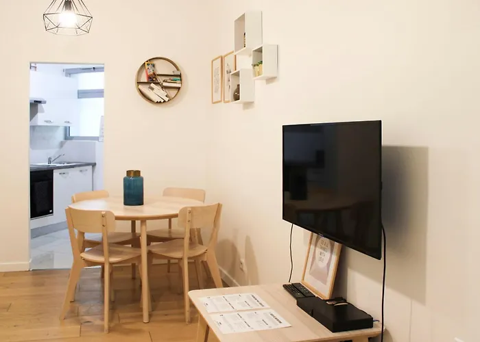 Cozy - Close To Montmartre *
