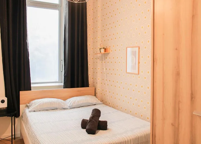 Cozy - Close To Montmartre